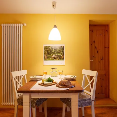 Apartment Landlust, Stadtnah Im Ehemaligem Mit Sauna, Kaminofen Und Grossem Garten